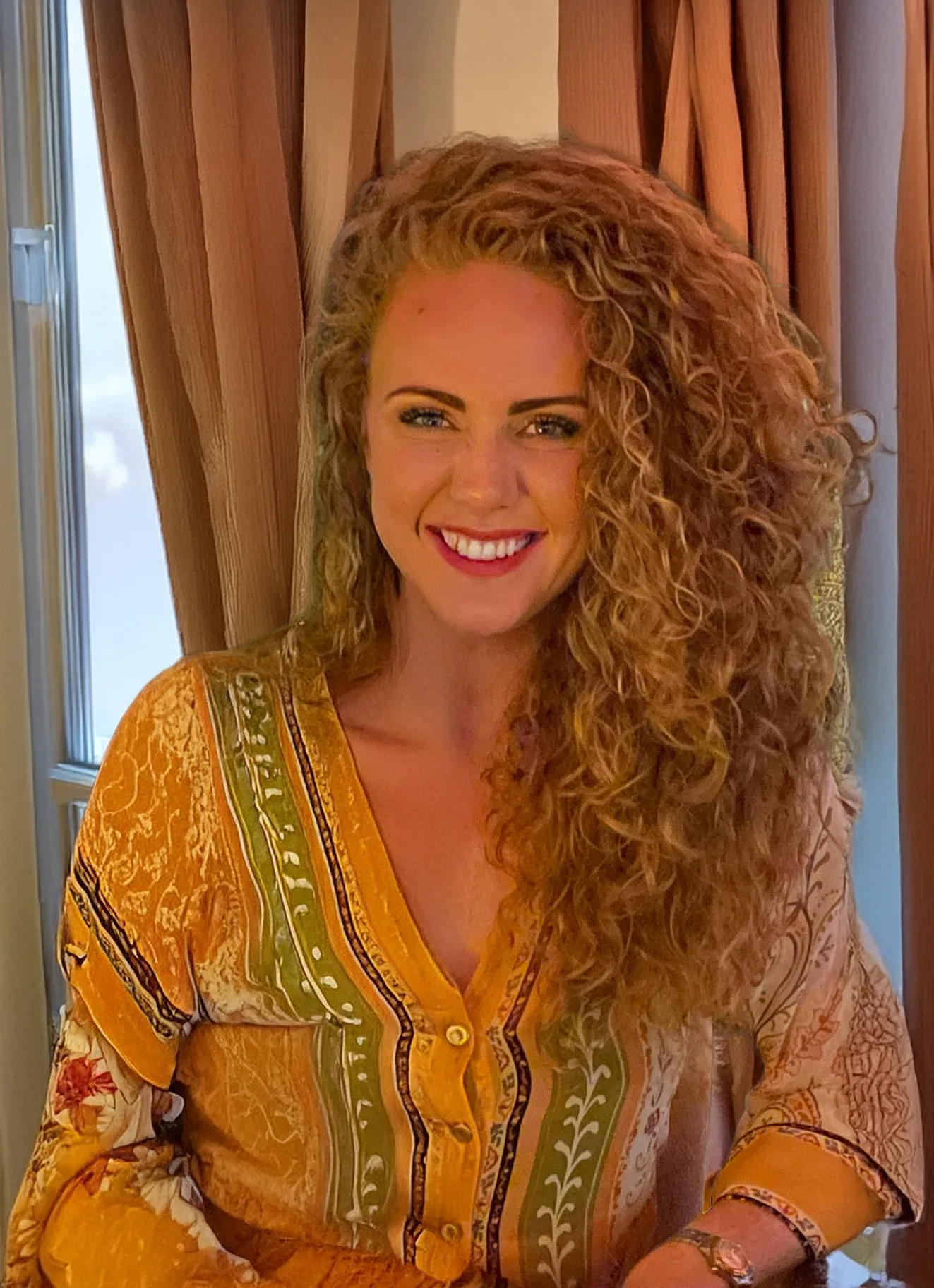 Sarah Jane Lee de Abreu — Diretora